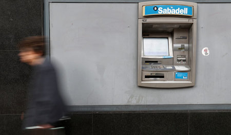 Die Banc Sabadell kündigte als erste ihren Abzug aus Katalonien ...