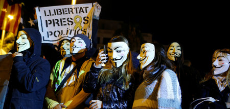 Am 5. November demonstrierten Katalanen mit Guy-Fawkes-Masken fü...