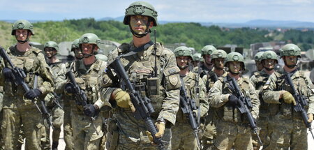 Treu an der Seite der NATO: Soldaten des Kosovo beim Manöver »De...