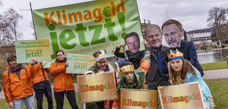 Vor dem Tagungsort des Dreikönigstreffens 2024 der FDP in Stuttg...