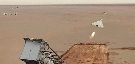 Iranische Drohne während des Starts am Sonnabend an einem unbeka...