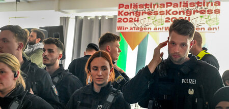 Staatsmacht schreitet ein: Polizisten stürmen den Palästina-Kong...
