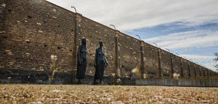 Blick auf die »Mauer der Nationen« während der zentralen Gedenkv...