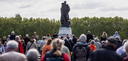 Nicht alle machen mit: Zahlreiche Menschen besuchten am Donnerst... Nicht alle machen mit: Zahlreiche Menschen besuchten am Donnerst...