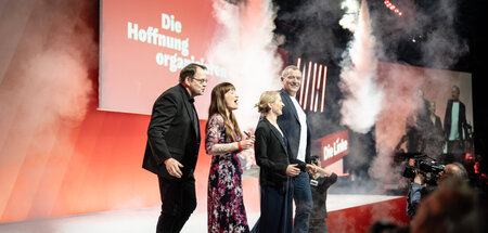 Eingeschränkte Sicht wegen Rauchentwicklung: Die Doppelspitzen v... Eingeschränkte Sicht wegen Rauchentwicklung: Die Doppelspitzen v...