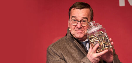 Schmeißt lieber mit Bomben als mit Bonbonnieren: Verteidigungsmi... Schmeißt lieber mit Bomben als mit Bonbonnieren: Verteidigungsmi...