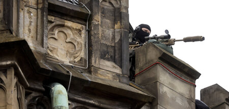 Aachen, 29. Mai: Einer der Scharfschützen am Markt bei der Verle... Aachen, 29. Mai: Einer der Scharfschützen am Markt bei der Verle...