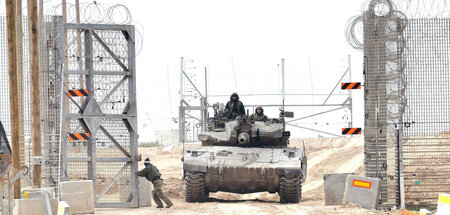 Diese Mauer zu überwinden wird schwer: Aktivisten wollen trotzde... Diese Mauer zu überwinden wird schwer: Aktivisten wollen trotzde...