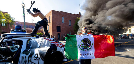 Der Zorn über die Abschiebebhörde ICE traf auch ein selbstfahren... Der Zorn über die Abschiebebhörde ICE traf auch ein selbstfahren...