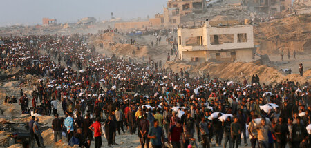 Alptraumhafte Szenen im Gazastreifen: Nach langem Warten Ausgabe... Alptraumhafte Szenen im Gazastreifen: Nach langem Warten Ausgabe...