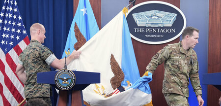 Show ist alles: Vorbereitung der Pressekonferenz am Sonntag in W... Show ist alles: Vorbereitung der Pressekonferenz am Sonntag in W...