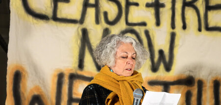 Iris Hefets spricht auf einer Kundgebung für ein Waffenstillstan... Iris Hefets spricht auf einer Kundgebung für ein Waffenstillstan...