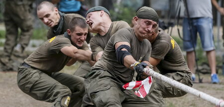 Selbsternannte Kriegerelite und Leitstern der Nation: »Asow«-Fre... Selbsternannte Kriegerelite und Leitstern der Nation: »Asow«-Fre...