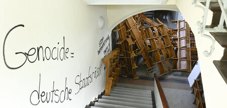 So viele Bretter vorm Hörsaal wie Rechtstheoretiker vorm Kopf. B... So viele Bretter vorm Hörsaal wie Rechtstheoretiker vorm Kopf. B...