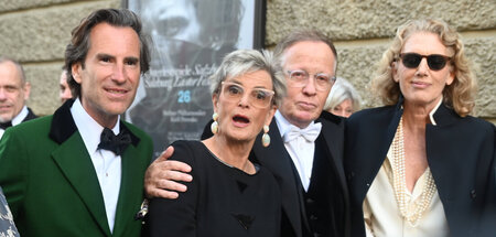 Glanz des Geldes: Gloria von Thurn und Taxis (3. v. r.) mischt s... Glanz des Geldes: Gloria von Thurn und Taxis (3. v. r.) mischt s...