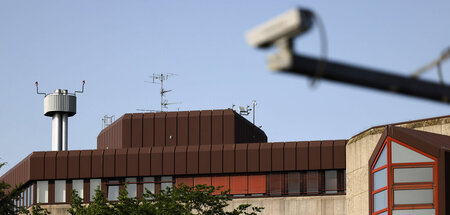 Gehört für manche Grüne zur Verfassungsordnung: Sitz des Inlands... Gehört für manche Grüne zur Verfassungsordnung: Sitz des Inlands...