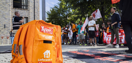 Streikkundgebung vor dem Firmensitz von Lieferando (Berlin, 17.8... Streikkundgebung vor dem Firmensitz von Lieferando (Berlin, 17.8...