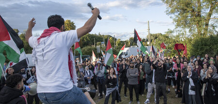 »March to Airport Leipzig/Halle«: Wortmeldung von DHL-Beschäftig... »March to Airport Leipzig/Halle«: Wortmeldung von DHL-Beschäftig...