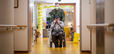 Das anzustrebende Tätigkeitsprofil des Soldaten. Die Flinte ins ... Das anzustrebende Tätigkeitsprofil des Soldaten. Die Flinte ins ...