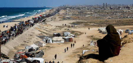 Banger Blick auf das Kommende: Vertriebene Palästinenser auf dem... Banger Blick auf das Kommende: Vertriebene Palästinenser auf dem...