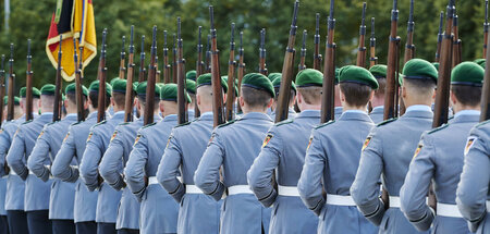 Die Bundesregierung will schneller ans Kanonenfutter (Berufs- un... Die Bundesregierung will schneller ans Kanonenfutter (Berufs- un...