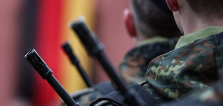 Wie viele Faschisten werden vom Staat an der Waffe ausgebildet? Wie viele Faschisten werden vom Staat an der Waffe ausgebildet?