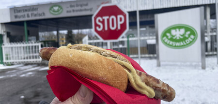 Kein Euro mehr für Tönnies: Die letzte Wurst vor dem Werkstor in... Kein Euro mehr für Tönnies: Die letzte Wurst vor dem Werkstor in...