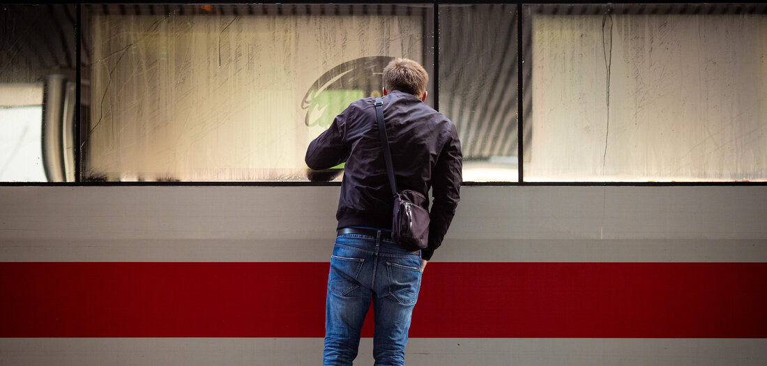 Bahnstreik Von Mittwoch Abend Bis Donnerstag Abend, Tageszeitung Junge ...