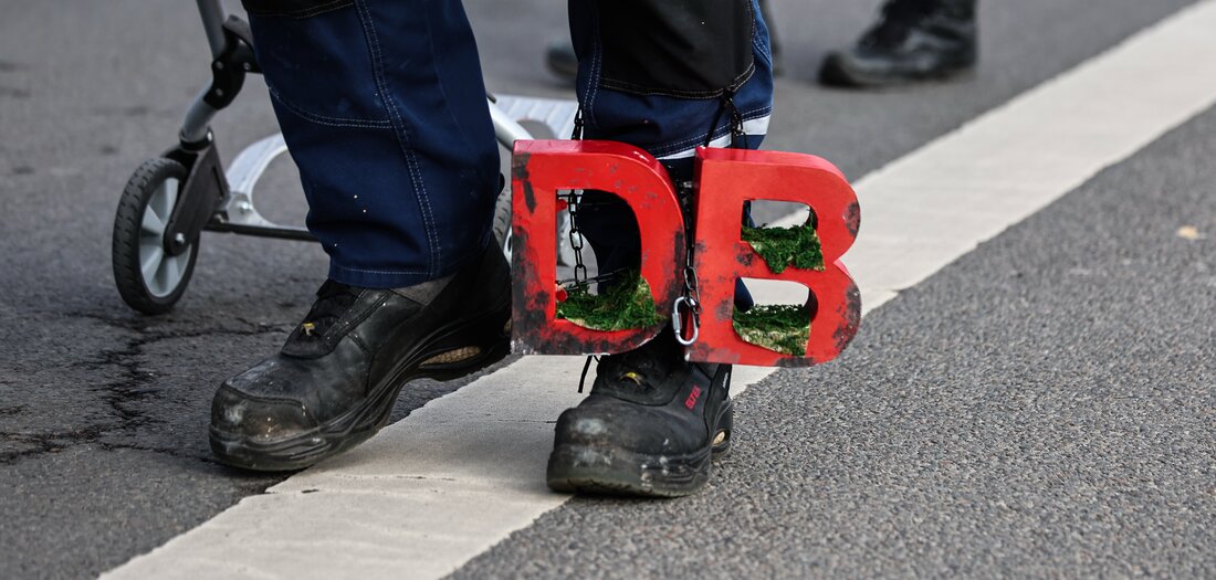 Demo gegen Bahnzerschlagung: Möchtegern-Lokomotivführer