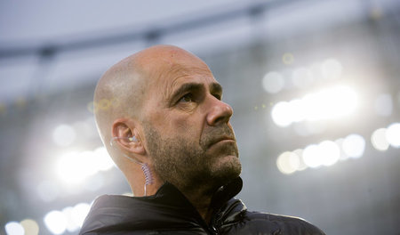 Weiterwursteln: BVB-Trainer Peter Bosz vor dem Spiel gegen Lever...