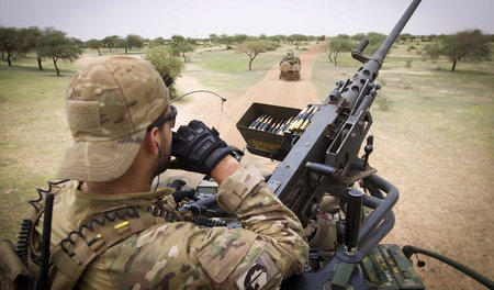 »Ständige militärische Besetzung«: Niederländische Soldaten auf ...