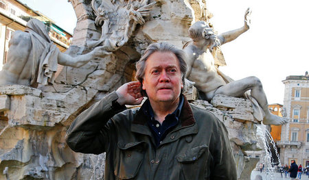 Dolce Vita für Bannon: Der Breitbart-Gründer posiert am Freitag ...