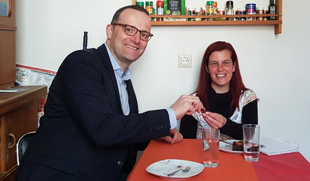 Alles so schön arm hier: Jens Spahn in der Küche von Sandra Schl...