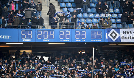 An dieser Uhr hat der HSV am Wochenende gedreht. Sie zeigt jetzt...