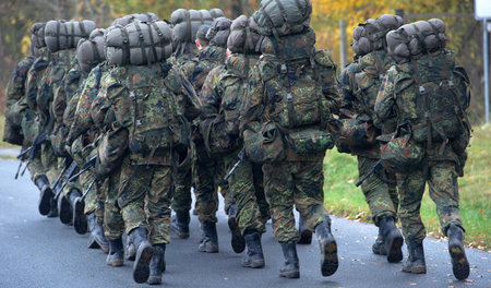 Marsch, marsch: Bundeswehr-Soldaten in der Grundausbildung