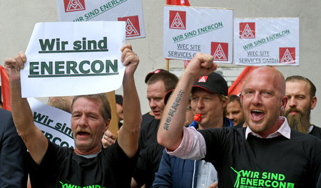 Proteste der IG Metall gegen den Jobabbau vor dem Wirtschaftsmin...