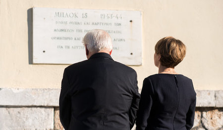 Bundespräsident Frank-Walter Steinmeier und seine Frau Elke Büde...