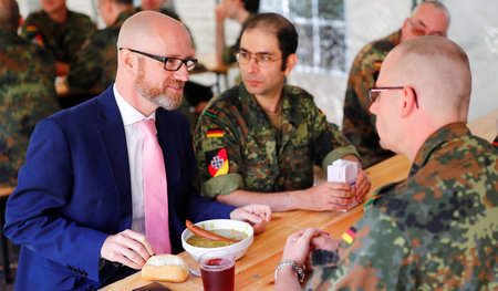 Peter Tauber bei einer Werbeveranstaltung der Bundeswehr am 15. ...