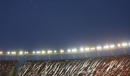 Über dem Stadion Antonio Vespucio Liberti in Buenos Aires