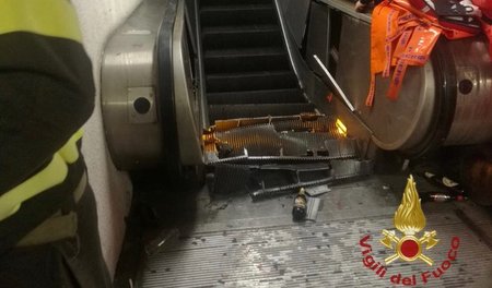 Kein schöner Anblick: Trümmer der eingestürzten Rolltreppe im U-...