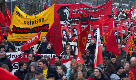 Jahr für Jahr. Luxemburg-Liebknecht-Demonstration auf dem Weg zu...