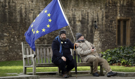 Den eigenen Laden kann die EU nicht zusammenhalten, aber in Vene...