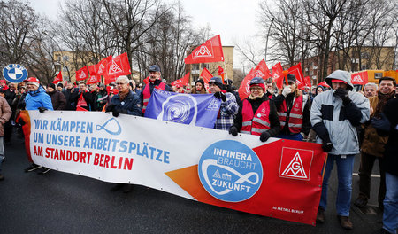 Demonstration der IG Metall für den Erhalt der Industrie in der ...