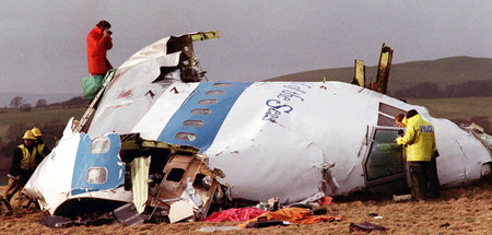 Lockerbie, 22. Dezember 1988: Untersuchung von Wrackteilen der a...