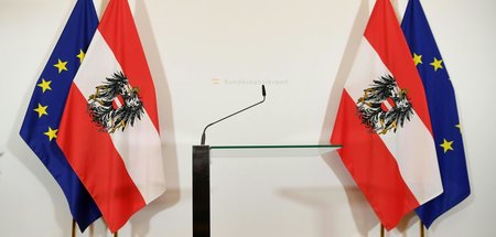 »Genug ist genug«: Das Rednerpult vor der Pressekonferenz des ös...