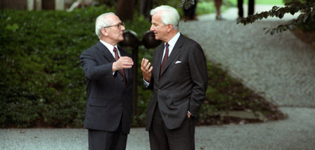 »Staat aus der diplomatischen Isolation geführt«: Erich Honecker...