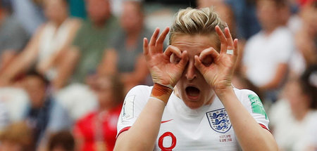 Da guckst du: Ellen White (England) zelebriert ihr Tor im WM-Auf...