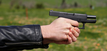 Waffenhersteller Gaston Glock wird direkt angesprochen (Glock G3...