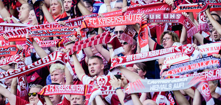 Immerhin: An Liebe und Schals mangelt’s dem 1. FC Kaiserslautern...