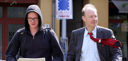 Nico Semsrott (l.) und Martin Sonneborn starten vor der Berliner...